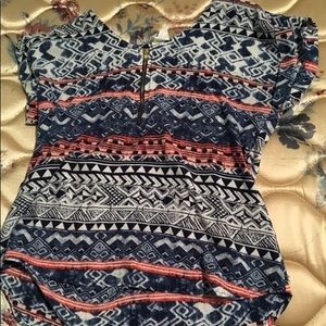 Detailed shirt w/ zipper